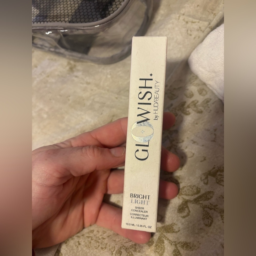 Huda Beauty Sheer Concealer